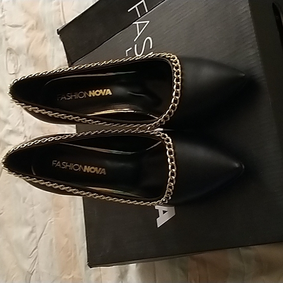 Fashion Nova pumps brand new the box I do not have size 7 - Picture 4 of 4